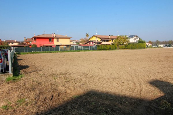 terreno edificabile in vendita a Sant'Angelo di Piove di Sacco in zona Vigorovea