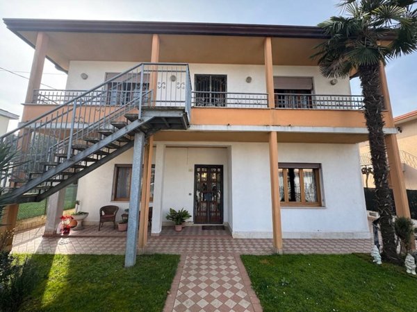 casa indipendente in vendita a Sant'Angelo di Piove di Sacco in zona Celeseo
