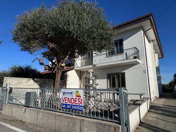 casa indipendente in vendita a Sant'Elena