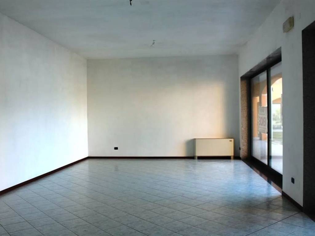 negozio in vendita a Sant'Elena