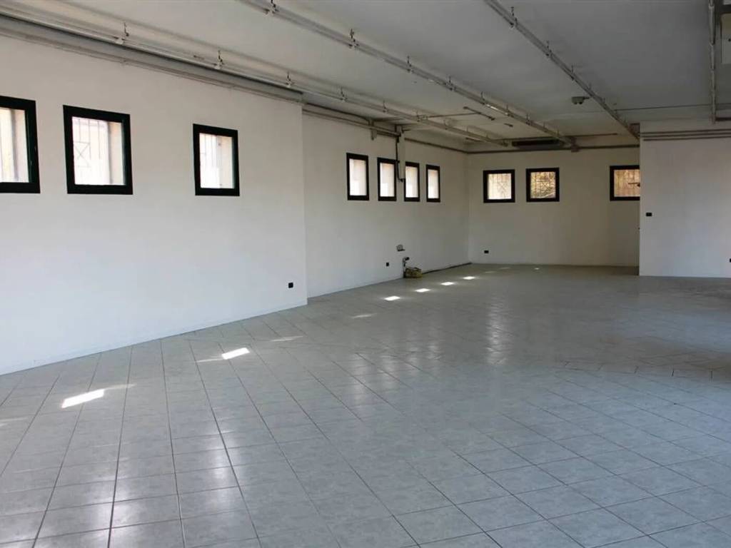 negozio in vendita a Sant'Elena