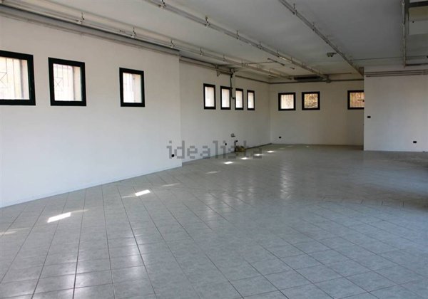 negozio in vendita a Sant'Elena