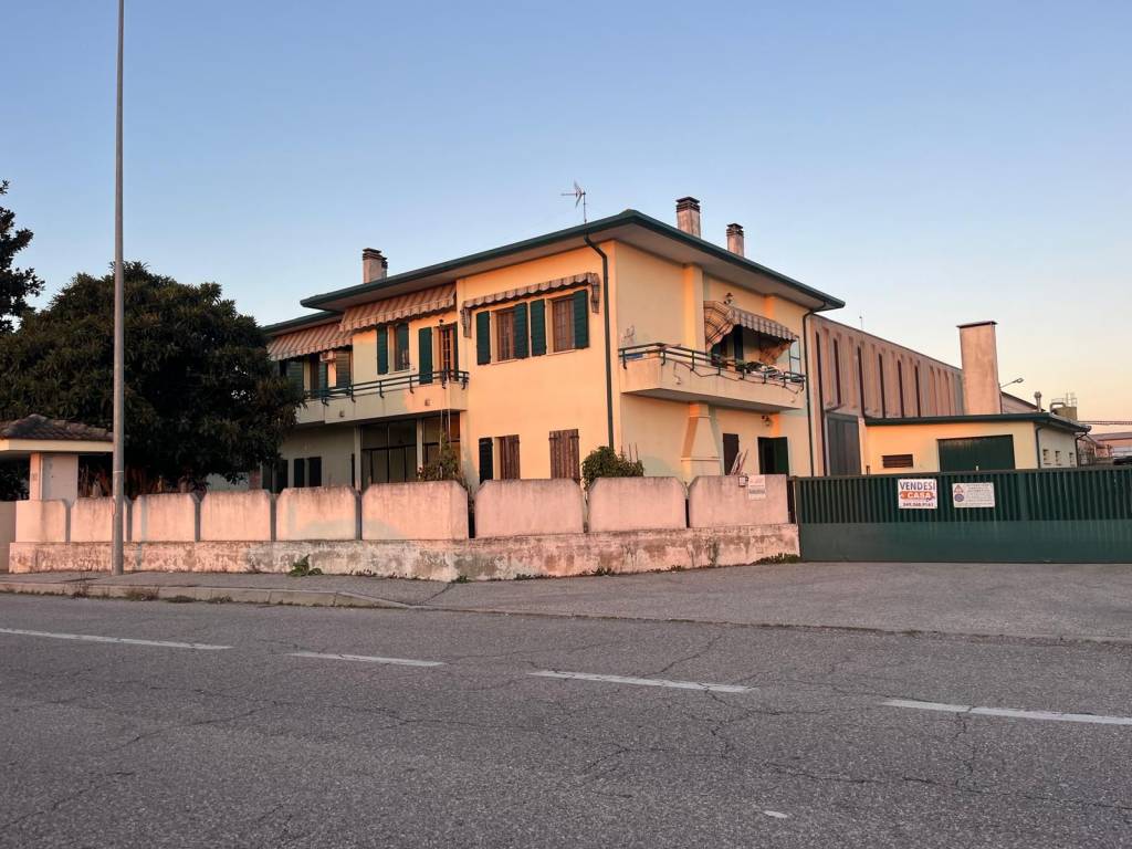 casa indipendente in vendita a Sant'Elena