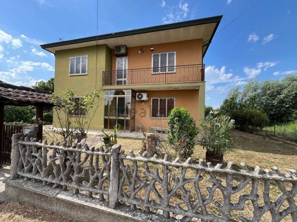 casa indipendente in vendita a Sant'Elena