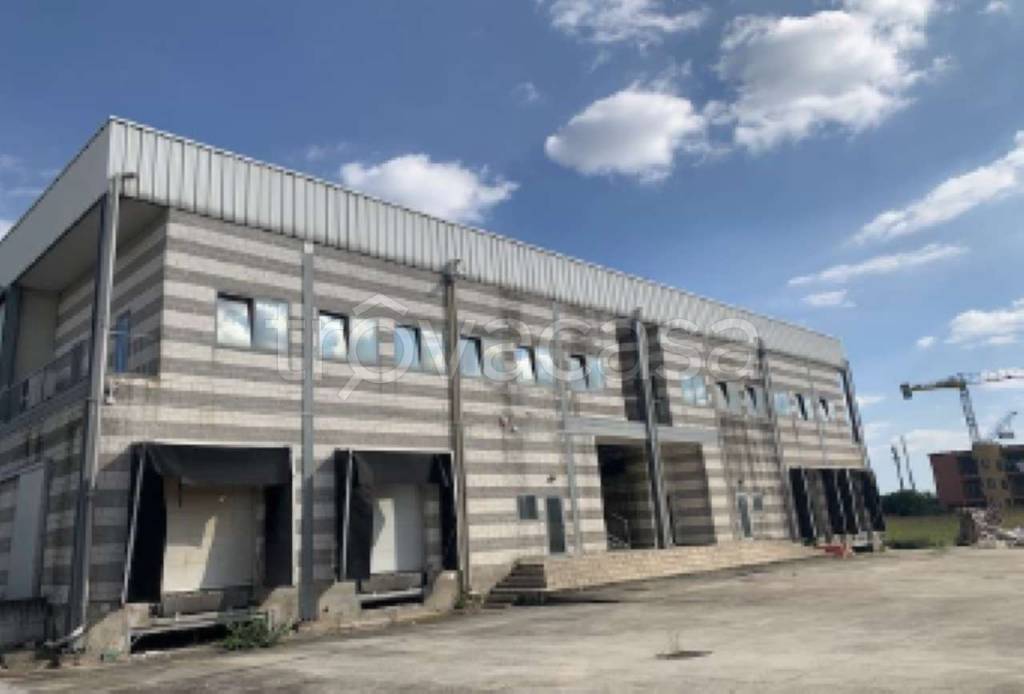 locale commerciale in vendita a Sant'Elena