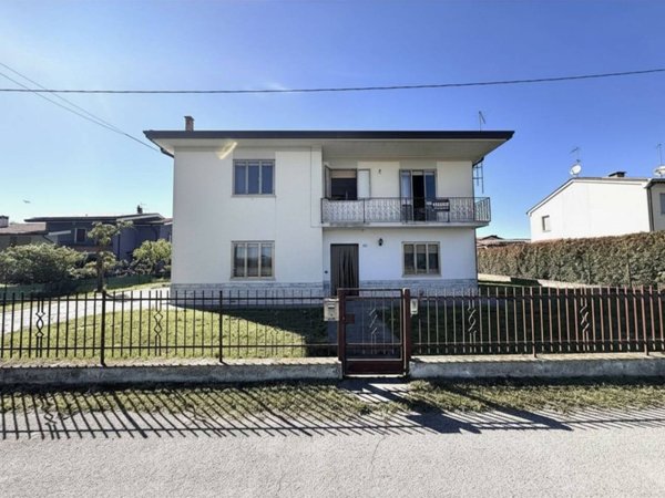 casa indipendente in vendita a Sant'Elena