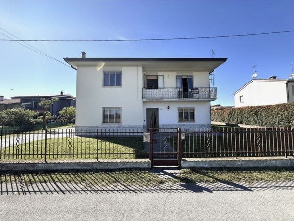 casa indipendente in vendita a Sant'Elena