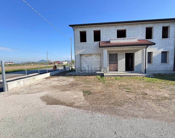 casa indipendente in vendita a Sant'Elena