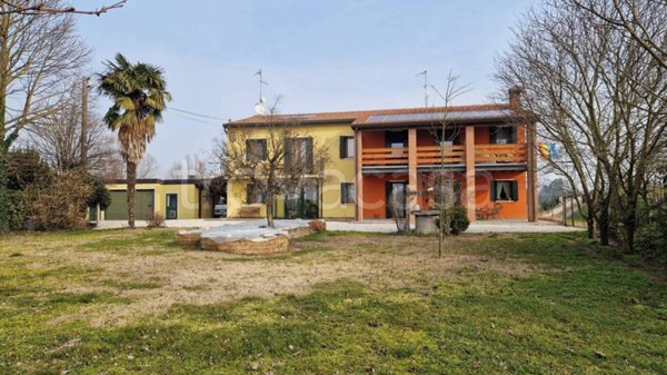 casa indipendente in vendita a Sant'Urbano
