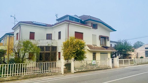 casa indipendente in vendita a Sant'Urbano