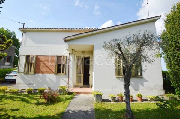 casa indipendente in vendita a Sant'Urbano