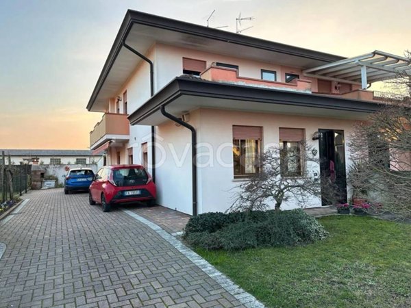casa indipendente in vendita a Sant'Urbano