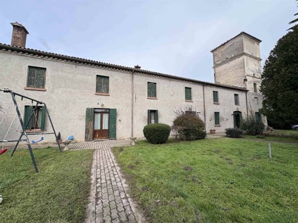 casa indipendente in vendita a Sant'Urbano