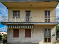 casa indipendente in vendita a Sant'Urbano
