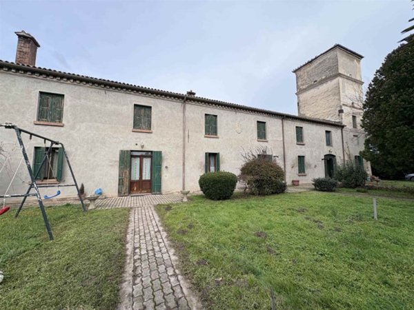 casa indipendente in vendita a Sant'Urbano