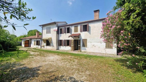 casa indipendente in vendita a Sant'Urbano