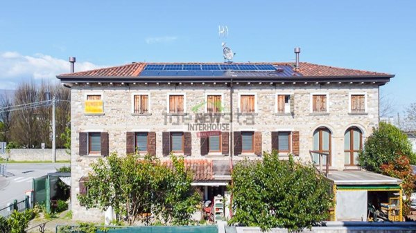 casa indipendente in vendita a Sant'Urbano