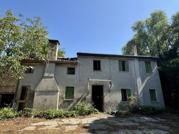 casale in vendita a Sant'Urbano