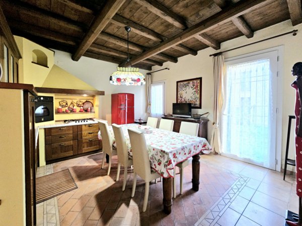 casa indipendente in vendita a Sant'Urbano