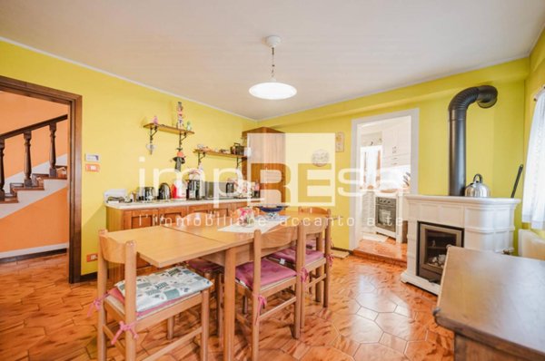 casa indipendente in vendita a Sant'Urbano