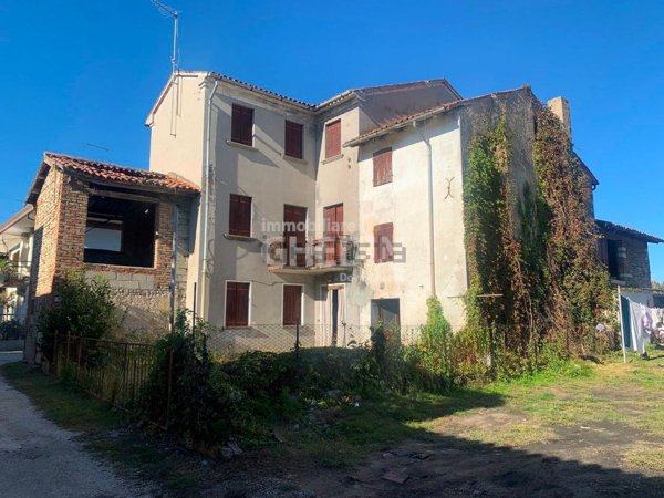 casa indipendente in vendita a Sant'Urbano