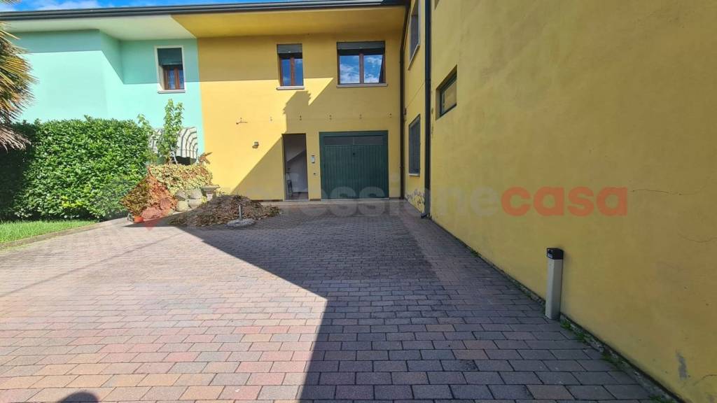 casa indipendente in vendita a Sant'Urbano