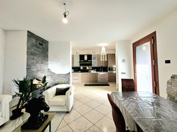 casa indipendente in vendita a Sant'Urbano