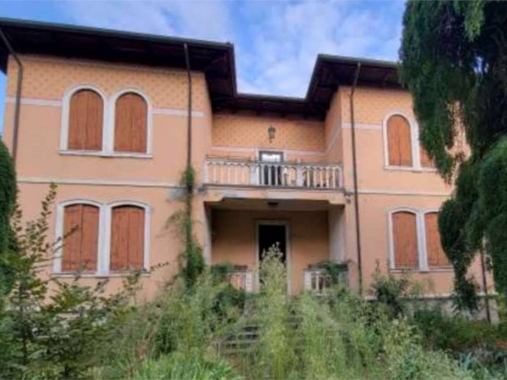 casa indipendente in vendita a Sant'Urbano