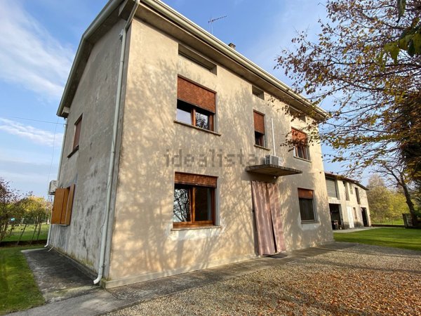 casa indipendente in vendita a Sant'Urbano