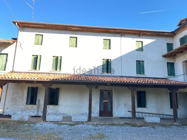 casa indipendente in vendita a Sant'Urbano