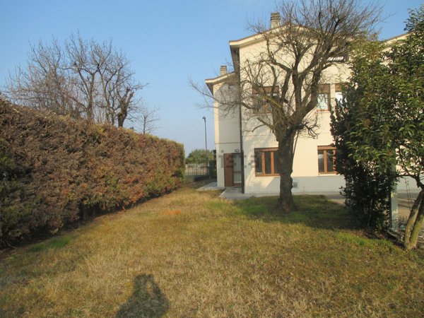 casa indipendente in vendita a Sant'Urbano