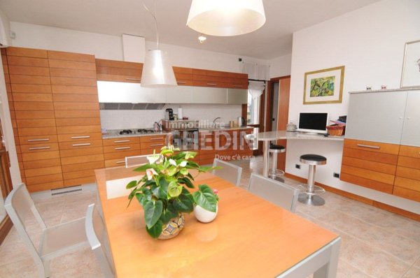 casa indipendente in vendita a Sant'Urbano