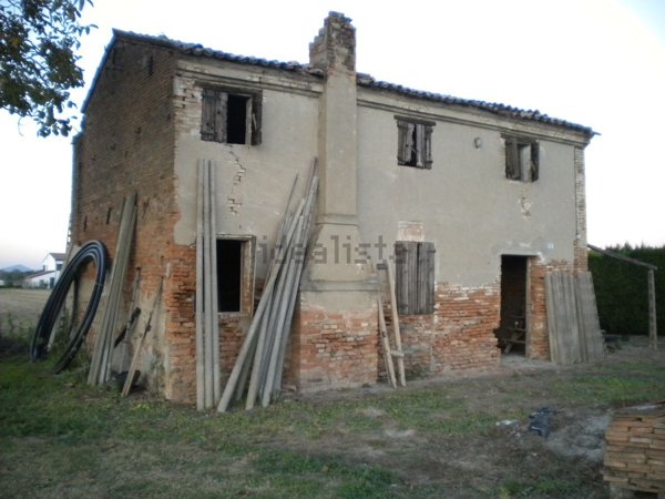 casa indipendente in vendita a Sant'Urbano