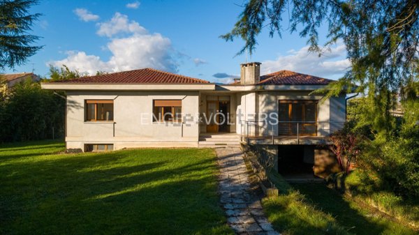 casa indipendente in vendita a Sant'Urbano