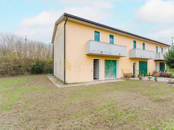 casa indipendente in vendita a Sant'Urbano