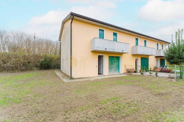 casa indipendente in vendita a Sant'Urbano