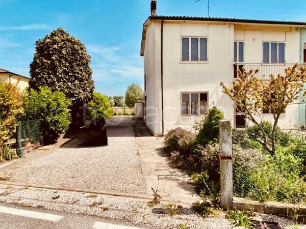 casa indipendente in vendita a Sant'Urbano
