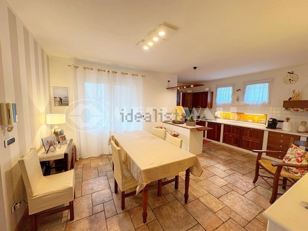 casa indipendente in vendita a Sant'Urbano