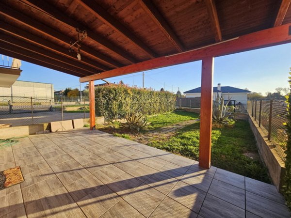 casa indipendente in vendita a Sant'Urbano