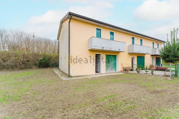 casa indipendente in vendita a Sant'Urbano