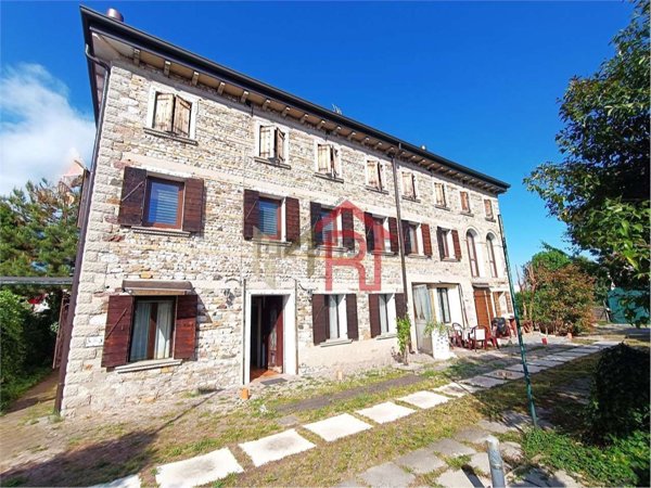 casa indipendente in vendita a Sant'Urbano