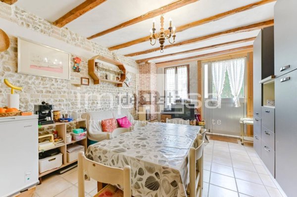 casa indipendente in vendita a Sant'Urbano