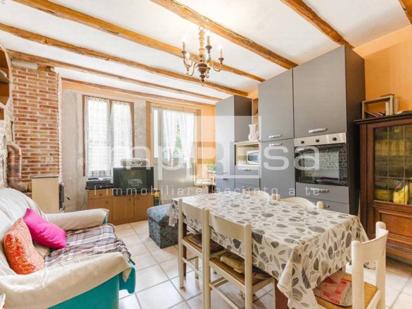 casa indipendente in vendita a Sant'Urbano