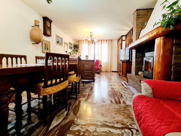 casa indipendente in vendita a Sant'Urbano