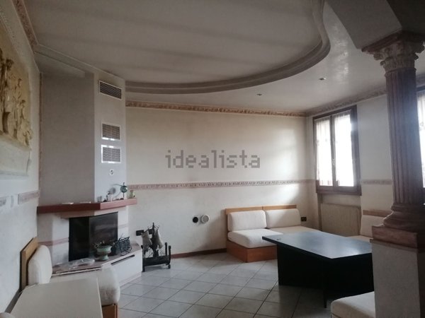 casa indipendente in vendita a Sant'Urbano