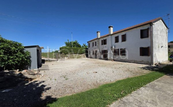 casa indipendente in vendita a Sant'Urbano