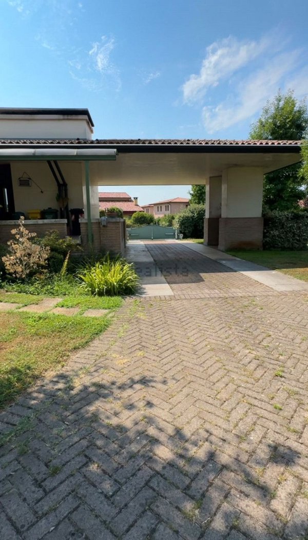 casa indipendente in vendita a Sant'Urbano