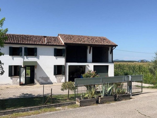casa indipendente in vendita a Sant'Urbano