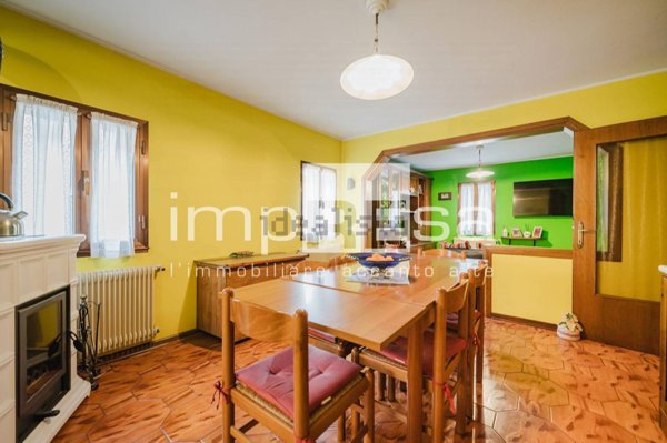 casa indipendente in vendita a Sant'Urbano