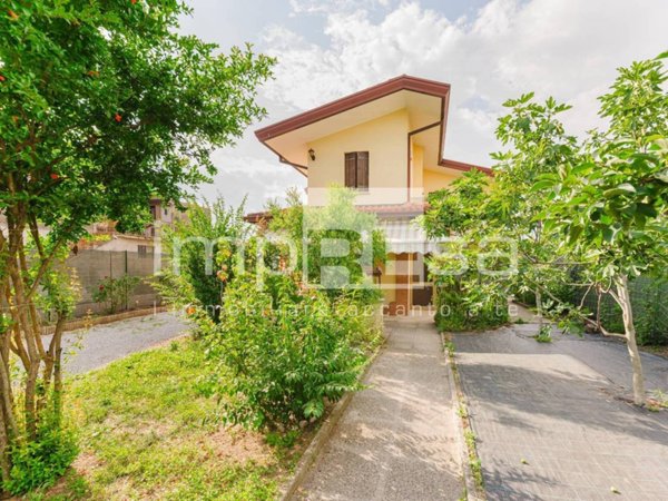 casa indipendente in vendita a Sant'Urbano